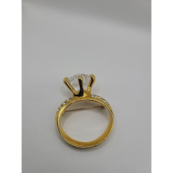 Vintage Brooch Pin Ring Shape Gold Tone Crystals Jewelry Costume - Picture 2 of 10